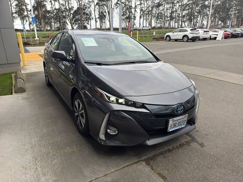 Used 2019 Toyota Prius Prime Advanced image 20