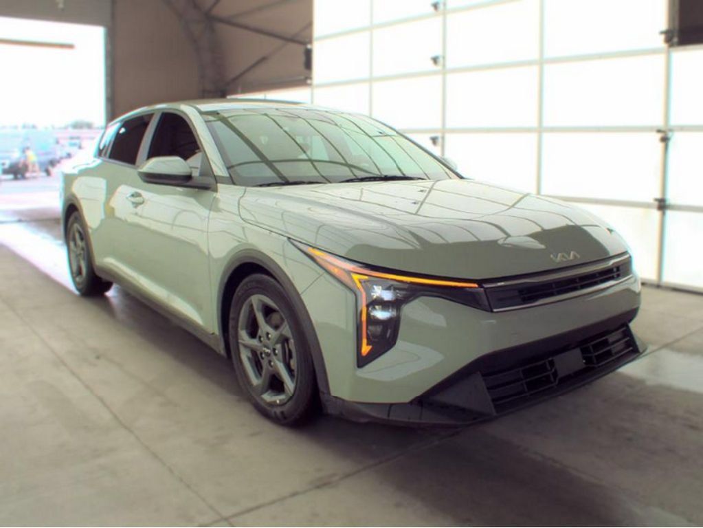 Used 2025 Kia K4 FWD image 4