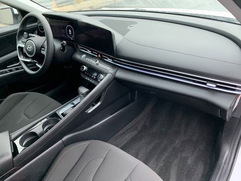 Used 2024 Hyundai Elantra Blue image 11