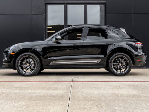 Certified 2023 Porsche Macan Turbo image 2