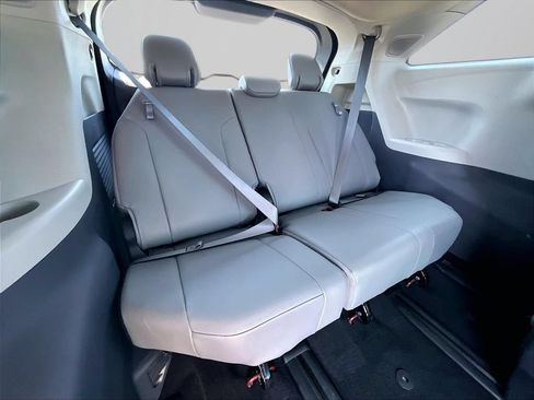 Used 2021 Toyota Sienna XLE w/ XLE Plus Package FWD image 28