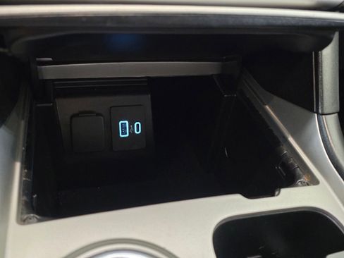 Used 2021 Ford Explorer XLT image 29