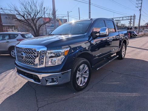 Used 2018 Nissan Titan SL w/ Chrome Package image 1