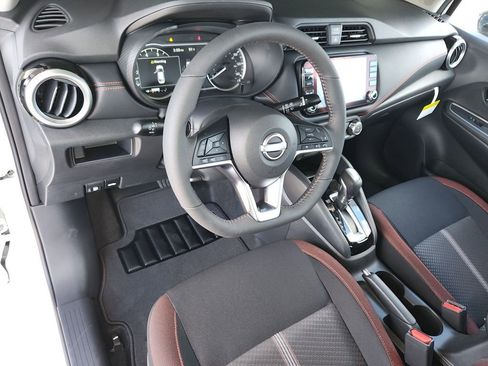 New 2025 Nissan Versa SR w/ Trunk Package image 7