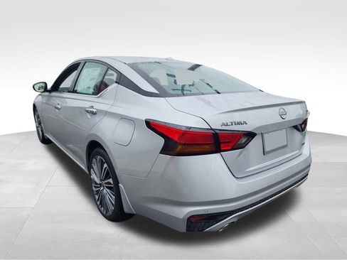 New 2025 Nissan Altima 2.5 SL image 2