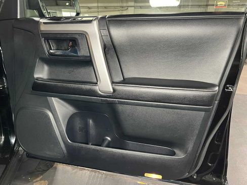 Used 2015 Toyota 4Runner SR5 AWD/4WD image 10