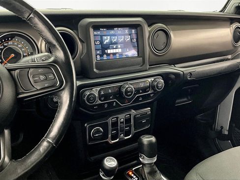 Used 2022 Jeep Gladiator Willys image 6