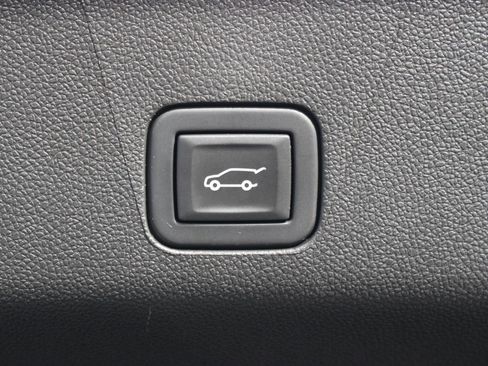 Used 2025 GMC Yukon XL Denali image 13