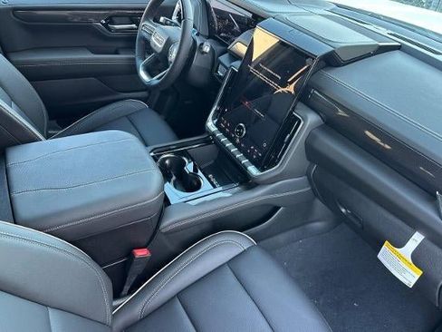 New 2025 GMC Yukon XL Elevation AWD/4WD image 18