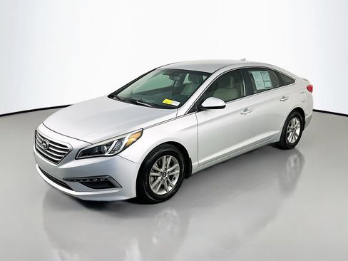 Used 2015 Hyundai Sonata SE w/ Option Group 09 FWD image 3