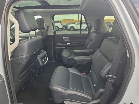 Used 2025 Ford Expedition Platinum image 3