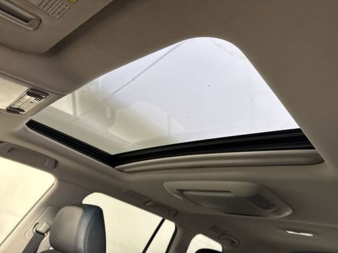 Used 2011 Lexus LX 570 4WD w/ Luxury Pkg image 19