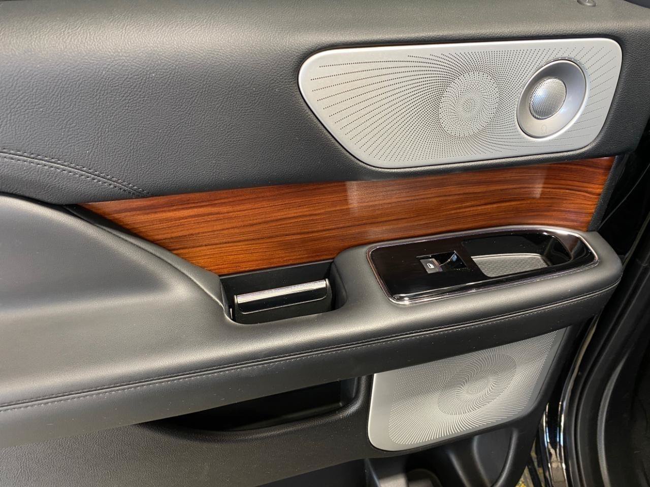 Used 2019 Lincoln Navigator L Reserve AWD/4WD image 16