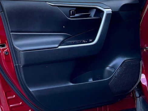 Used 2022 Toyota RAV4 LE image 21