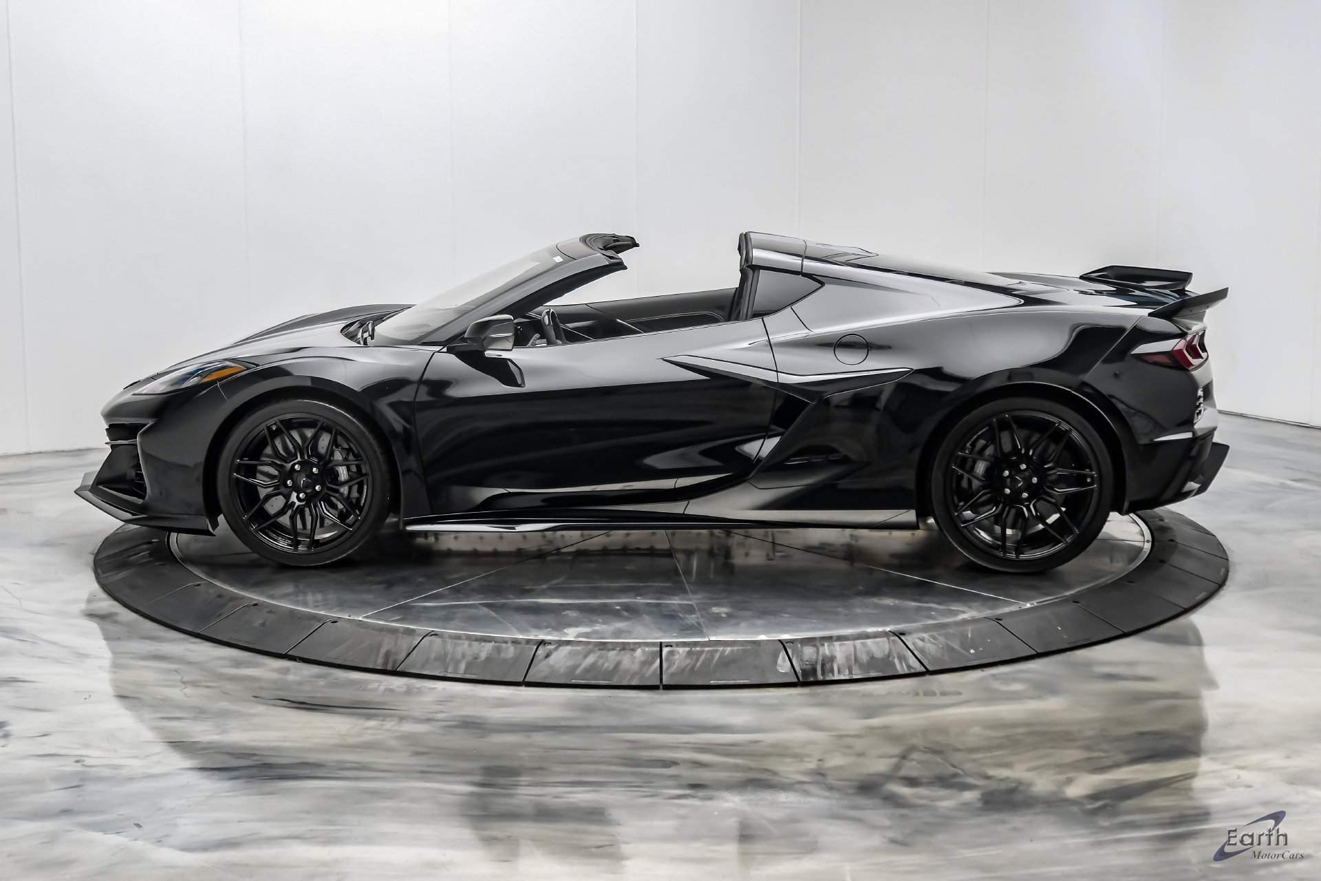 Used 2023 Chevrolet Corvette Z06 w/ Stealth Interior Trim Package RWD image 9