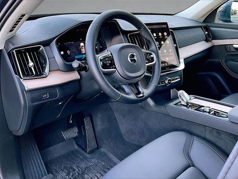 Certified 2026 Volvo XC90 B6 Plus w/ Protection Package Premier image 17