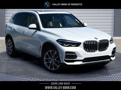 Certified 2022 BMW X5 xDrive40i w/ Premium Package AWD/4WD image 1