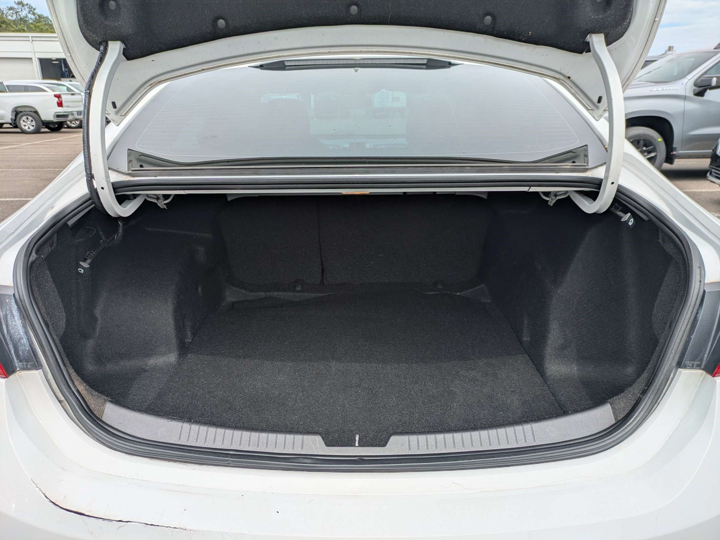 Used 2018 Chevrolet Malibu LT FWD image 12