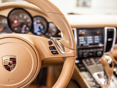 Used 2016 Porsche Panamera 4 image 26