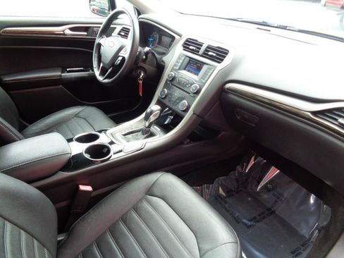 Used 2013 Ford Fusion SE FWD image 12