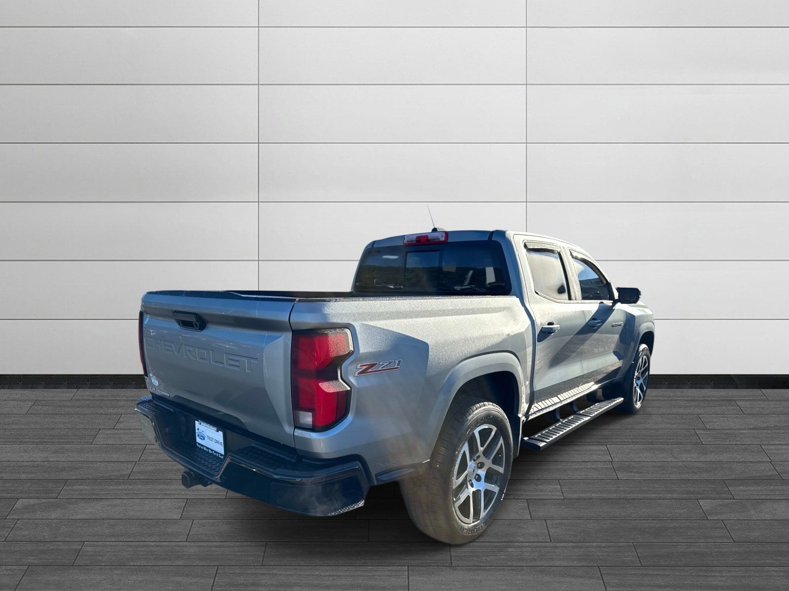 Used 2023 Chevrolet Colorado Z71 w/ Z71 Convenience Package 2 AWD/4WD image 3
