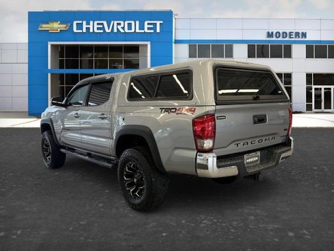 Used 2017 Toyota Tacoma TRD Off-Road w/ Tow Package (A/T) AWD/4WD image 3