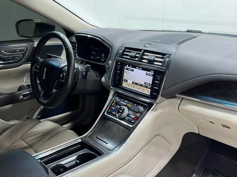 Used 2017 Lincoln Continental Select w/ Climate Package FWD image 21