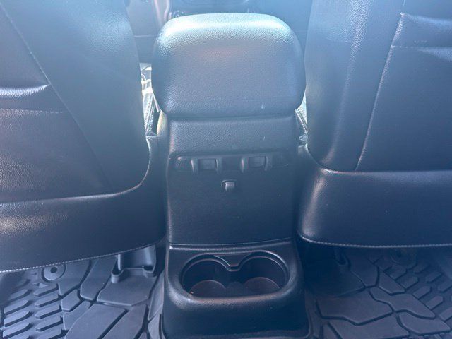 Used 2017 Jeep Wrangler Unlimited Sahara w/ Connectivity Group AWD/4WD image 12
