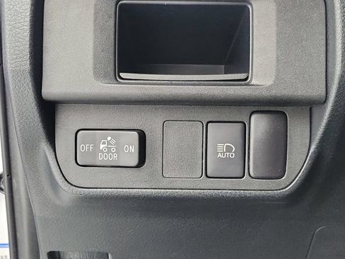 Used 2018 Toyota Tacoma SR5 RWD image 29