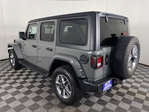 Used 2022 Jeep Wrangler Unlimited Sahara w/ Cold Weather Group AWD/4WD image 10