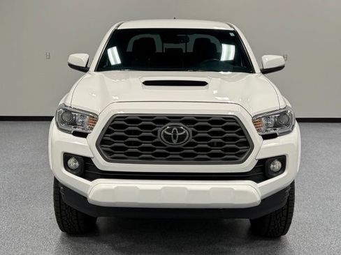 Used 2022 Toyota Tacoma TRD Sport w/ Technology Package AWD/4WD image 4