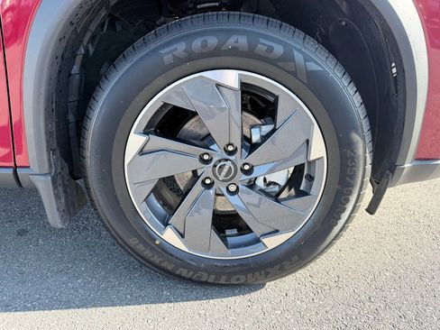 Used 2025 Nissan Rogue SV image 30