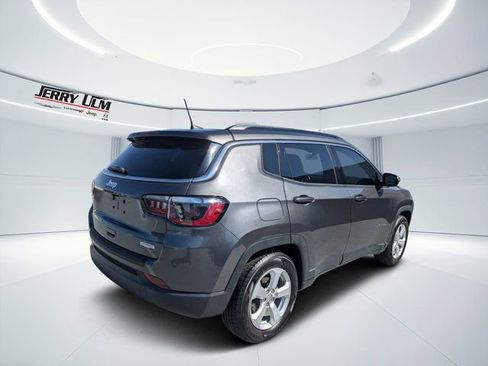 Used 2021 Jeep Compass Latitude FWD image 3