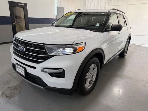 Used 2024 Ford Explorer XLT w/ Equipment Group 202A AWD/4WD image 2