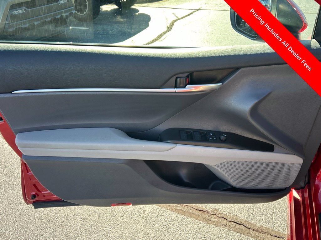 Used 2021 Toyota Camry SE w/ Convenience Package FWD image 4
