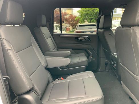New 2026 Chevrolet Suburban LT AWD/4WD image 13