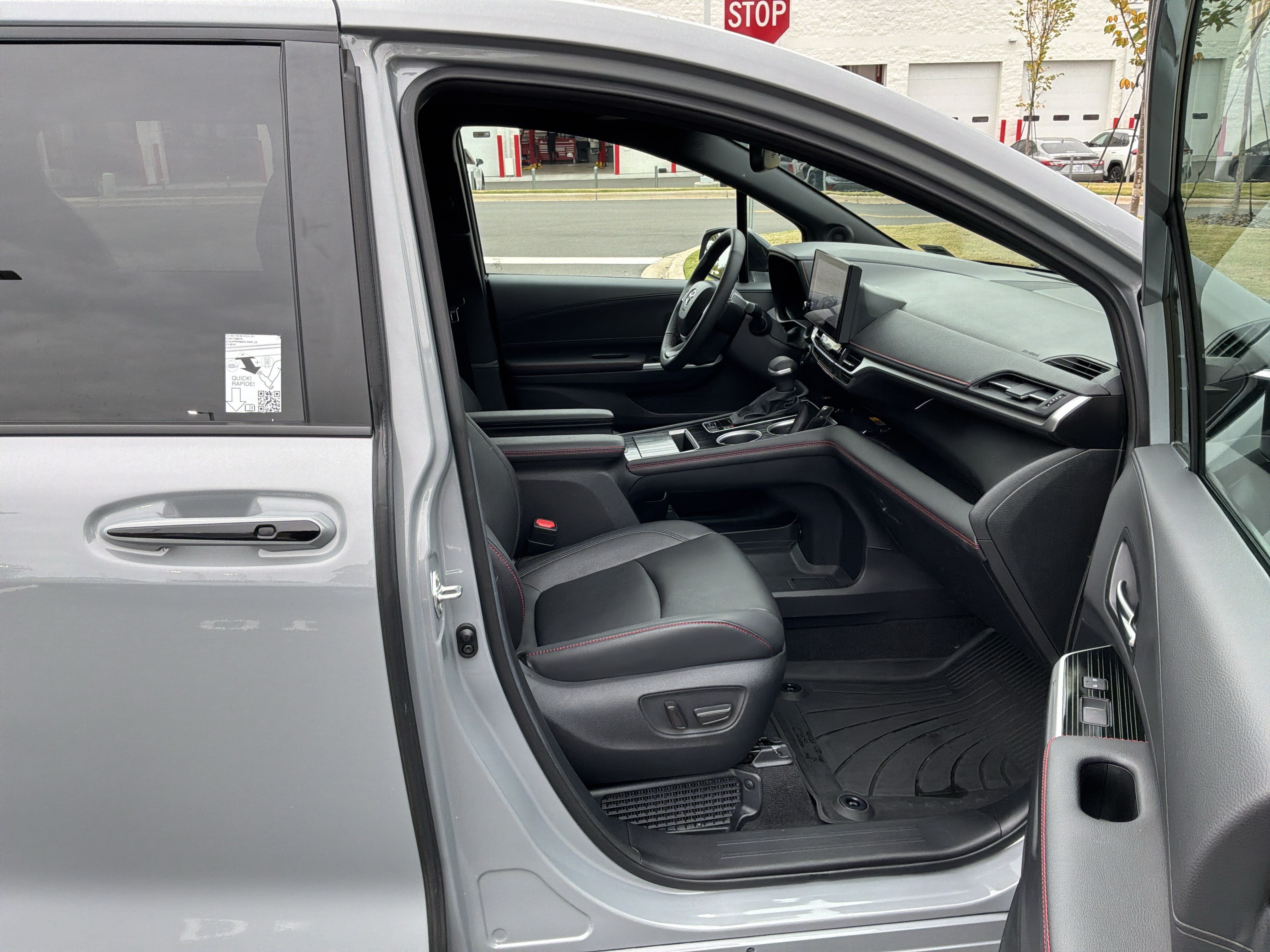 Used 2026 Toyota Sienna XSE FWD image 34