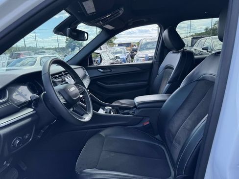 Used 2023 Jeep Grand Cherokee Altitude AWD/4WD image 18
