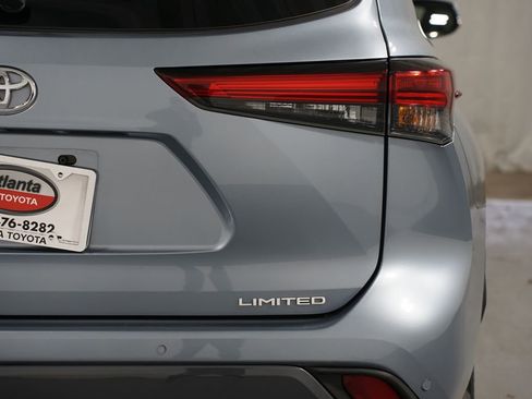 Used 2023 Toyota Highlander Limited image 10