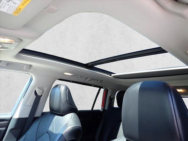 Certified 2021 Toyota Highlander Platinum AWD/4WD image 16