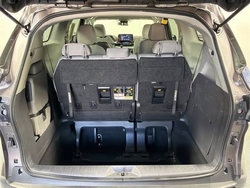 Used 2024 Toyota Sienna LE image 17