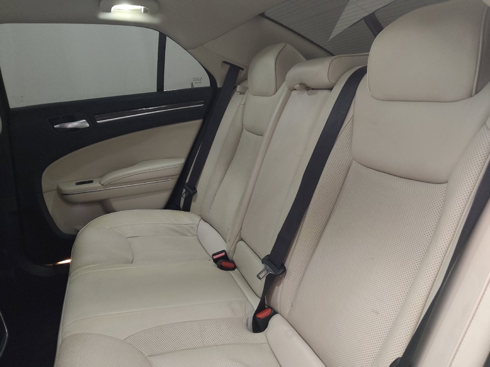Used 2019 Chrysler 300 Limited RWD image 18