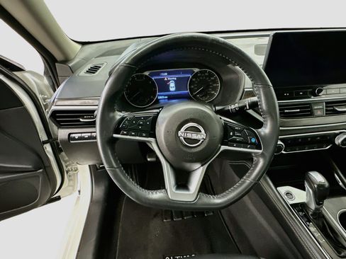 Used 2023 Nissan Altima 2.5 SV w/ SV Premium Package FWD image 18