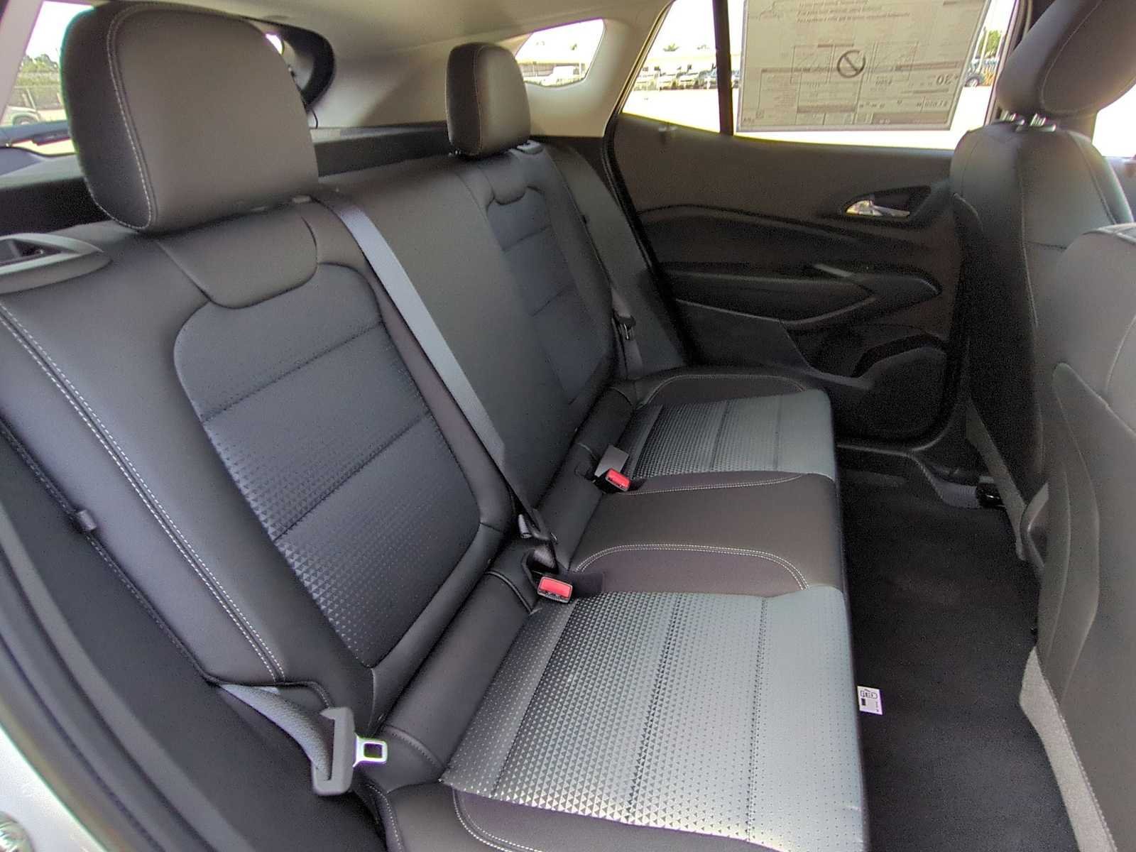 New 2026 Chevrolet Trax LT w/ Midnight Edition FWD image 25