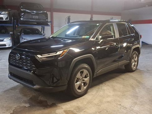 Used 2023 Toyota RAV4 XLE AWD/4WD image 3