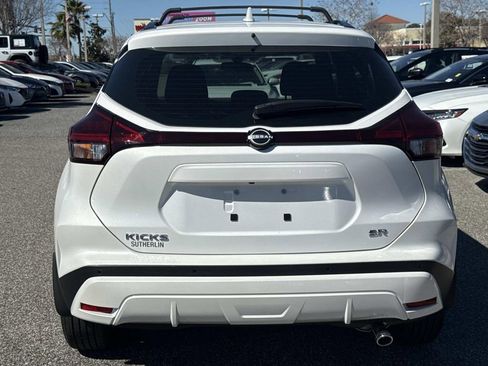 Used 2023 Nissan Kicks SR w/ Exterior Package image 5