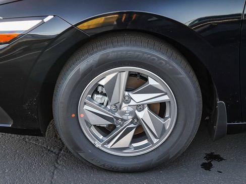 New 2026 Hyundai Elantra SE image 10
