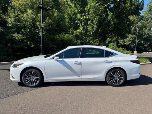 Used 2025 Lexus ES 350 w/ Premium Package FWD image 2