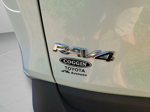 Certified 2022 Toyota RAV4 Limited AWD/4WD image 24