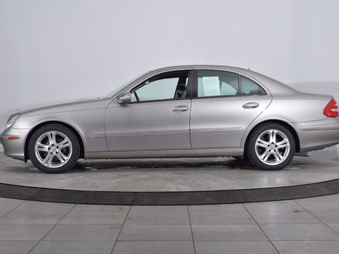 Used 2004 Mercedes-Benz E 500 Sedan image 2